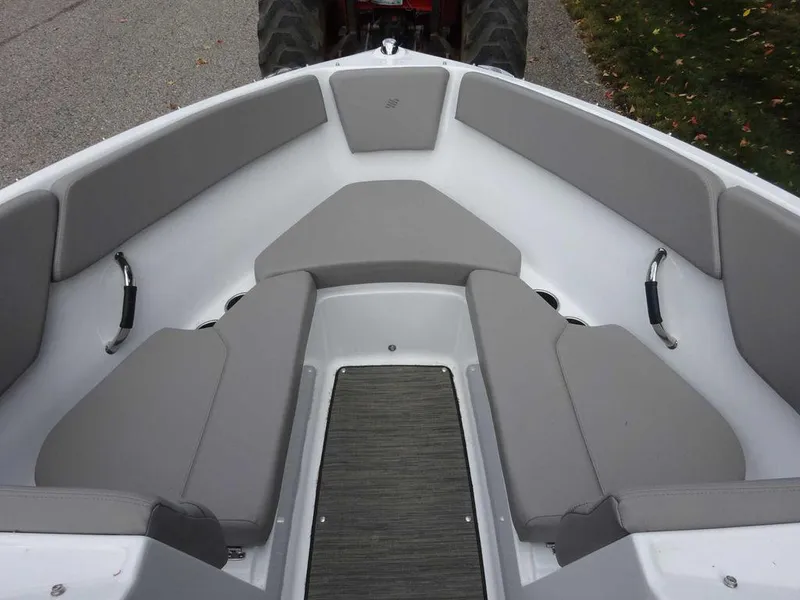 Slide: The Image of Four Winns H1 Sterndrive 2023 - 17