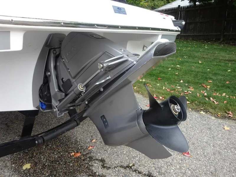 Slide: The Image of Four Winns H1 Sterndrive 2023 - 21