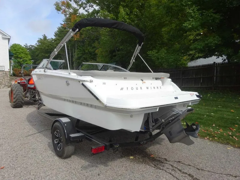 Slide: The Image of Four Winns H1 Sterndrive 2023 - 3