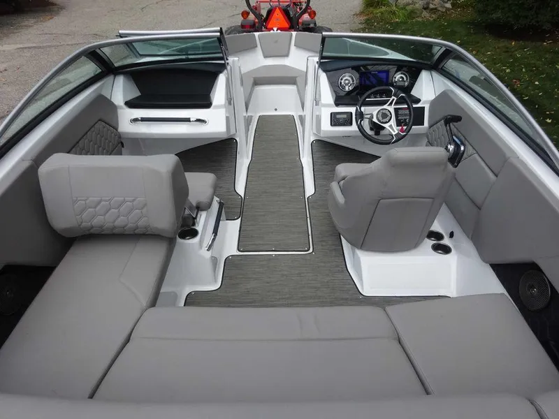 Slide: The Image of Four Winns H1 Sterndrive 2023 - 5