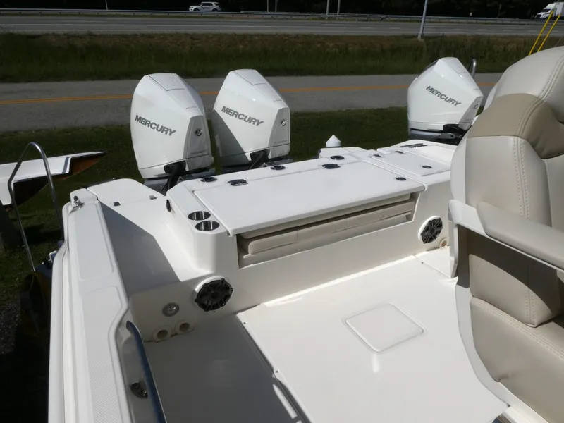 Slide: The Image of Boston Whaler 280 Dauntless 2024 - 11