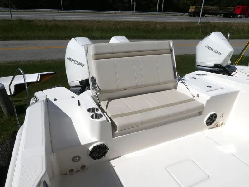Slide: The Image of Boston Whaler 280 Dauntless 2024 - 12