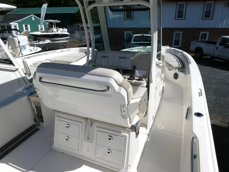 Slide: The Image of Boston Whaler 280 Dauntless 2024 - 3