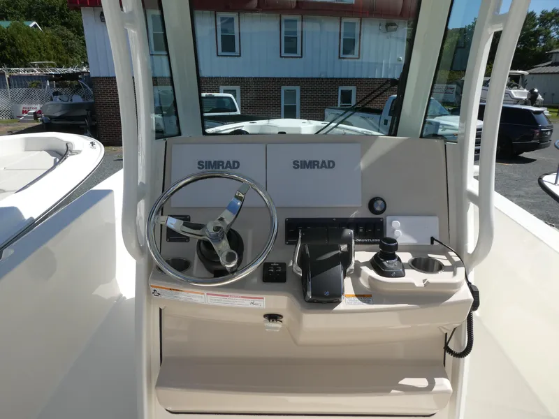 Slide: The Image of Boston Whaler 280 Dauntless 2024 - 4