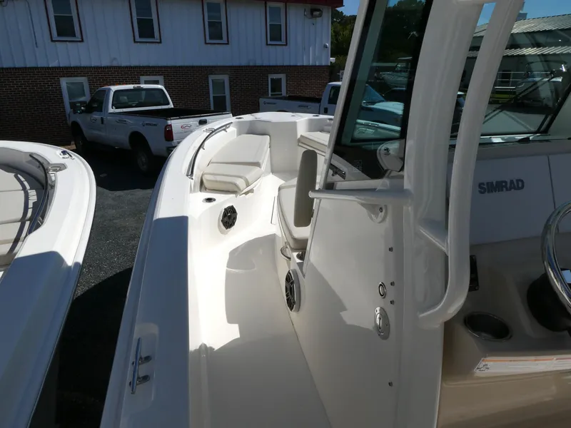 Slide: The Image of Boston Whaler 280 Dauntless 2024 - 6
