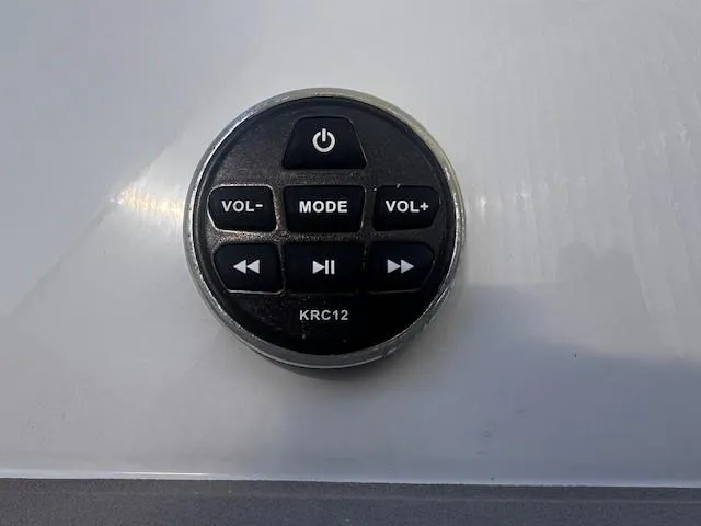 Slide: The Image of Crownline Boats Eclipse E255 XS 2021 - 11