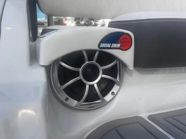 Slide: The Image of Crownline Boats Eclipse E255 XS 2021 - 13