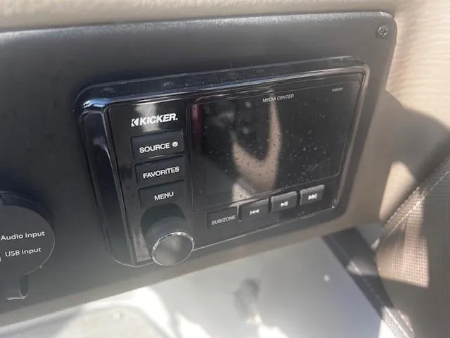 Slide: The Image of Crownline Boats Eclipse E255 XS 2021 - 17