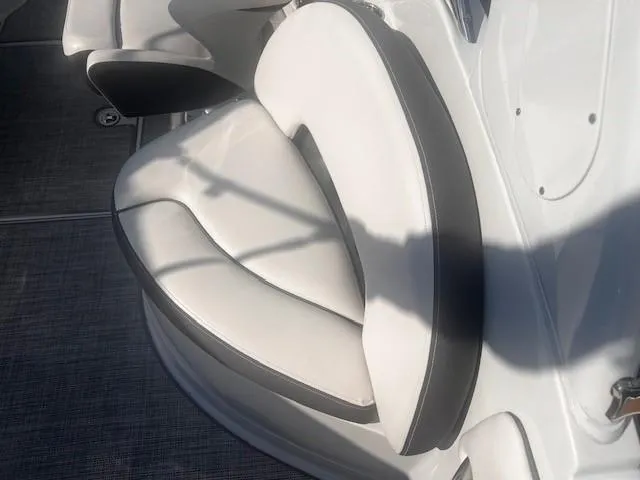 Slide: The Image of Crownline Boats Eclipse E255 XS 2021 - 4