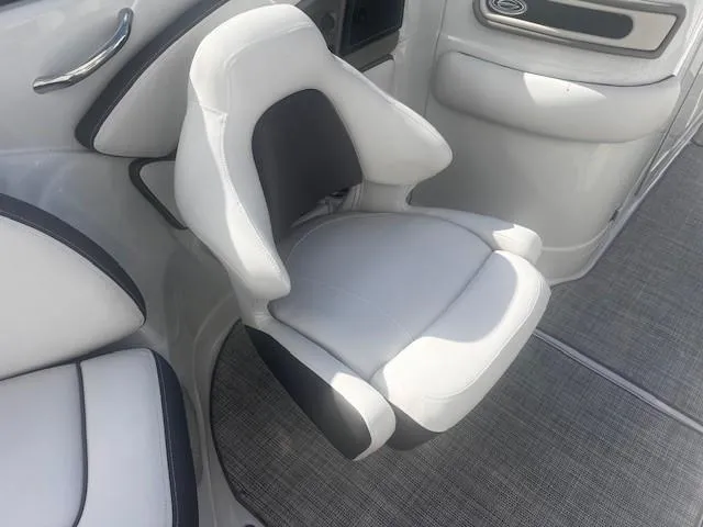 Slide: The Image of Crownline Boats Eclipse E255 XS 2021 - 5