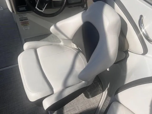 Slide: The Image of Crownline Boats Eclipse E255 XS 2021 - 6