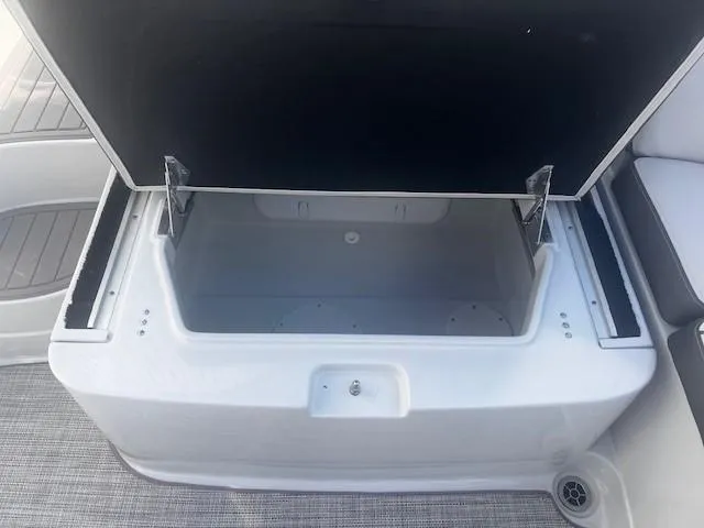 Slide: The Image of Crownline Boats Eclipse E255 XS 2021 - 8