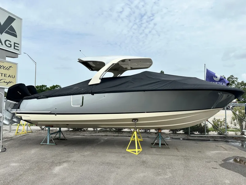 Slide: The Image of Chris-Craft Launch 31 GT 2025 - 2