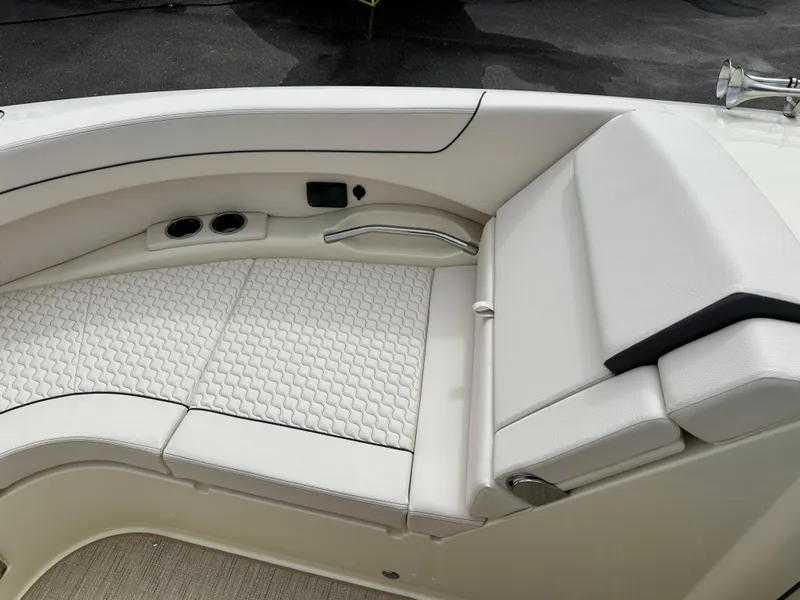 Slide: The Image of Chris-Craft Launch 31 GT 2025 - 28