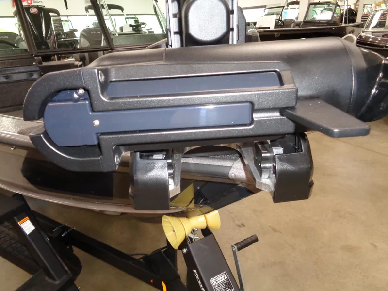 Slide: The Image of 2025 Lund 1875 Pro-V Sport boat motor detail in showroom. - 12