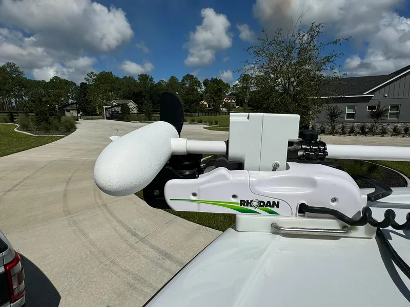 Slide: The Image of Rhodan trolling motor on Freeman 28 boat, 2024 model, in a residential driveway. - 47