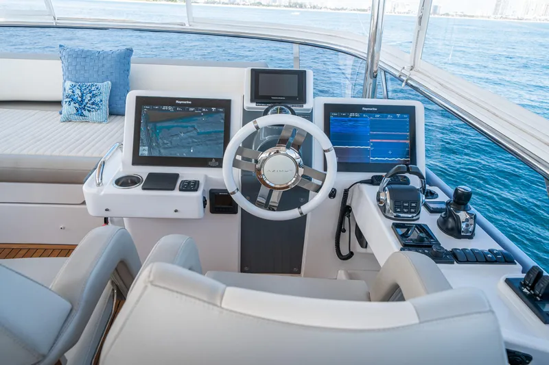Slide: The Image of Azimut Magellano 66 2018 - 51
