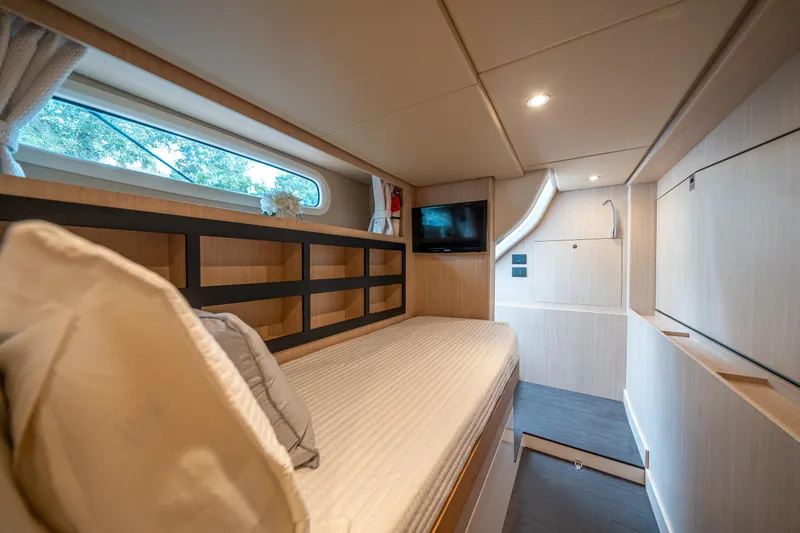 Slide: The Image of Azimut Magellano 66 2018 - 52