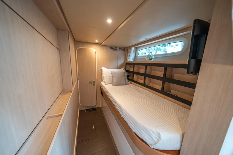 Slide: The Image of Azimut Magellano 66 2018 - 53