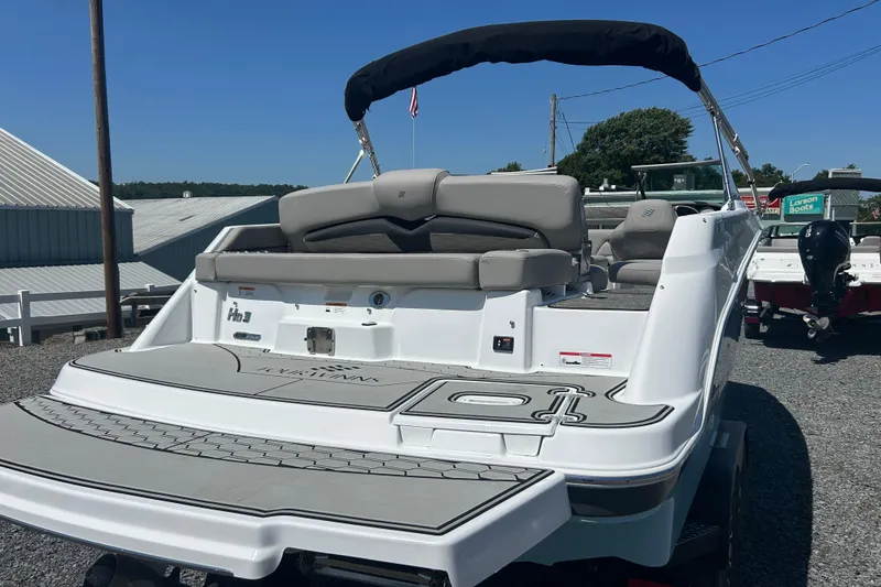 Slide: The Image of 2025 Four Winns HD3 boat with sleek design and comfortable seating, displayed outdoors. - 7