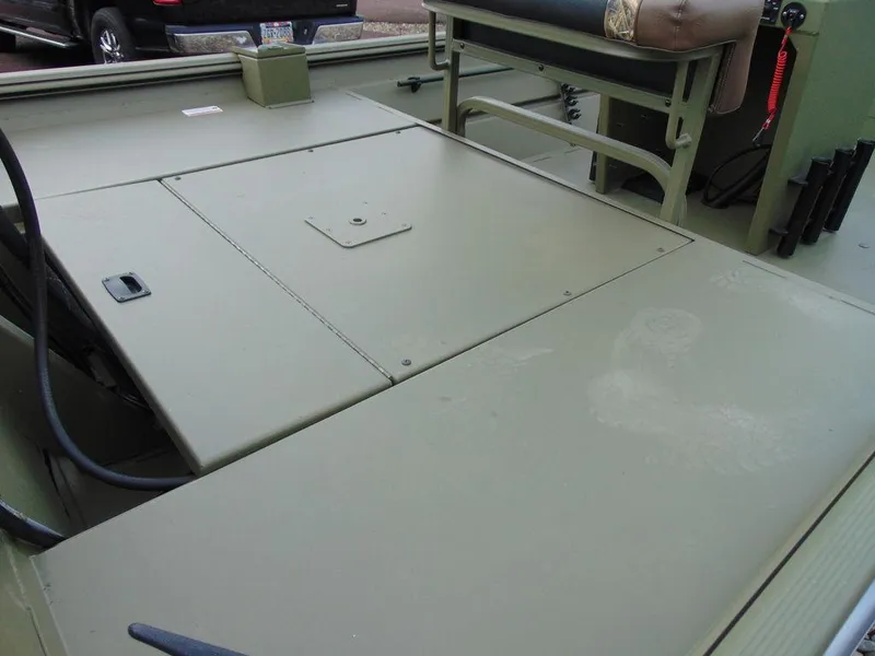 Slide: The Image of Crestliner 1860 Retriever Tunnel 2025 - 5