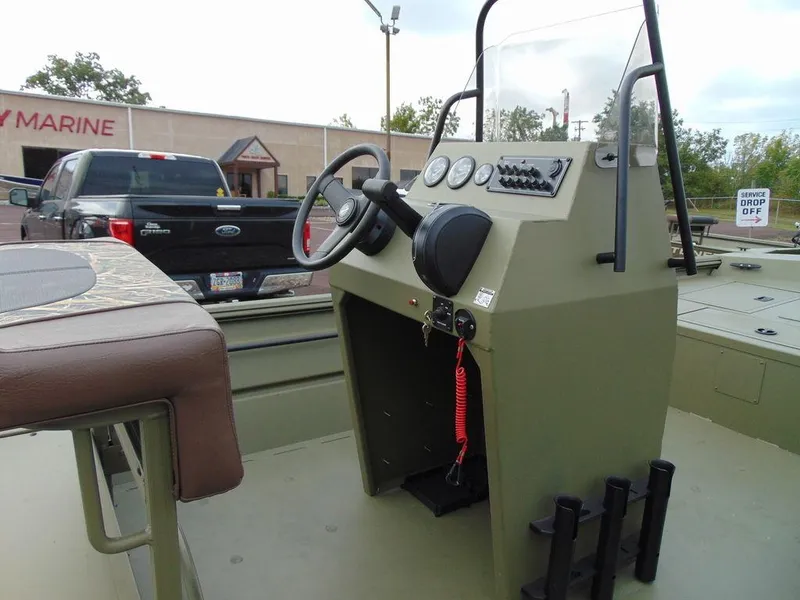 Slide: The Image of Crestliner 1860 Retriever Tunnel 2025 - 6