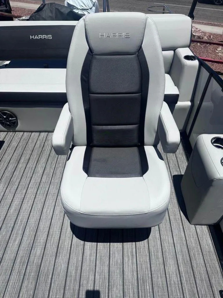 Slide: The Image of Harris Cruiser 250 2024 - 6