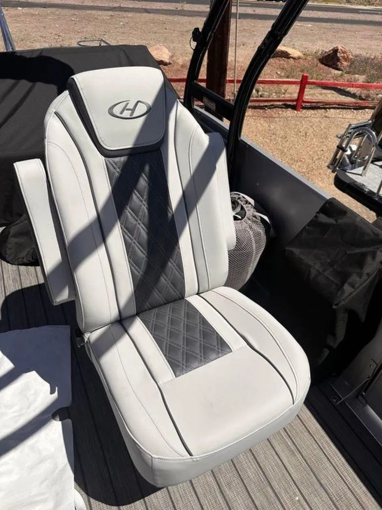 Slide: The Image of Harris Sunliner 230 2024 - 4