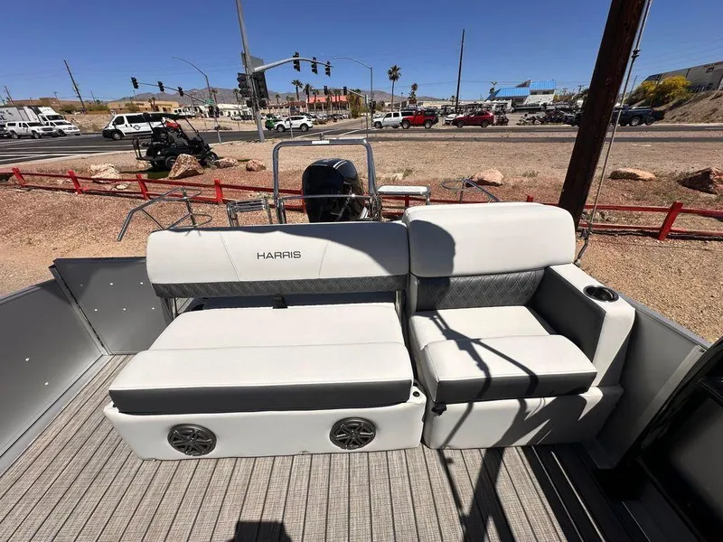 Slide: The Image of Harris Sunliner 230 2024 - 5