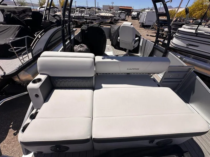 Slide: The Image of Harris Sunliner 230 2024 - 6