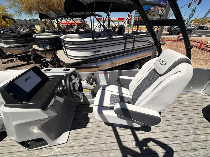 Slide: The Image of Harris Sunliner 230 2024 - 7