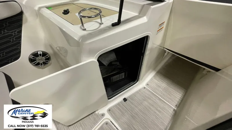 Slide: The Image of Sea Ray SPX 210 2024 - 11