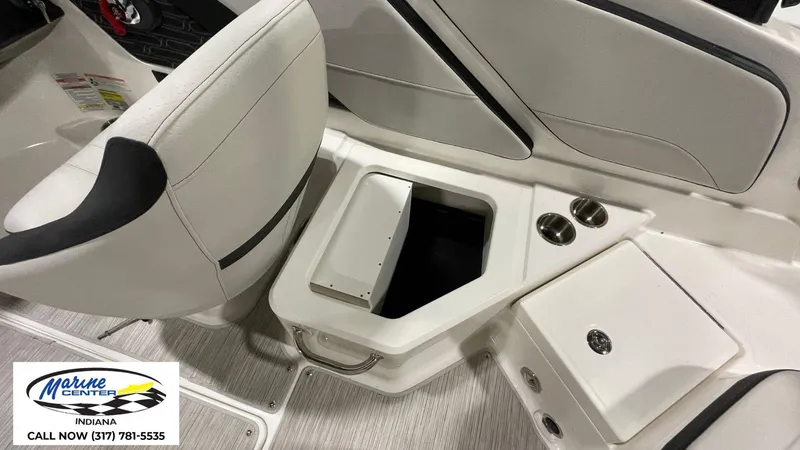 Slide: The Image of Sea Ray SPX 210 2024 - 12