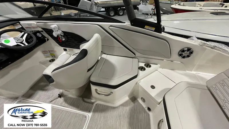 Slide: The Image of Sea Ray SPX 210 2024 - 14