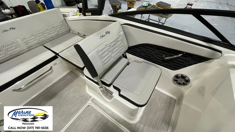 Slide: The Image of Sea Ray SPX 210 2024 - 15