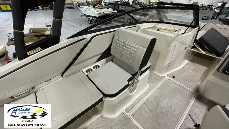 Slide: The Image of Sea Ray SPX 210 2024 - 16