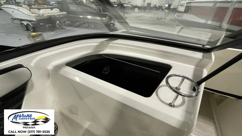 Slide: The Image of Sea Ray SPX 210 2024 - 8