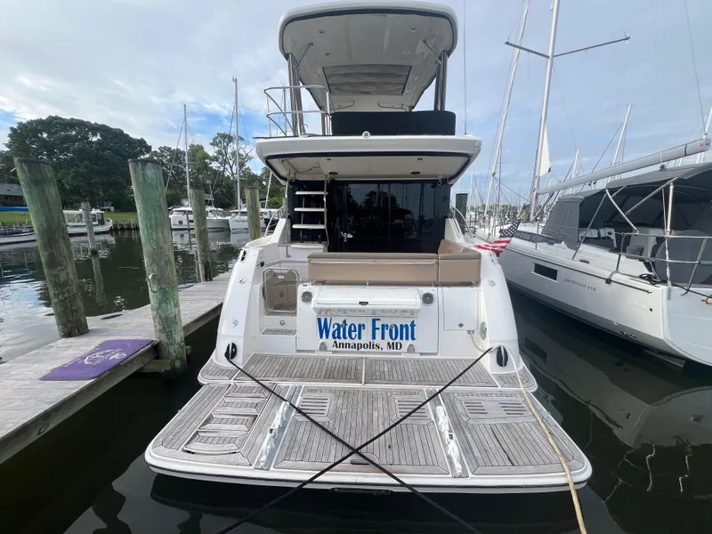 Slide: The Image of Sea Ray Fly 400 2017 - 10