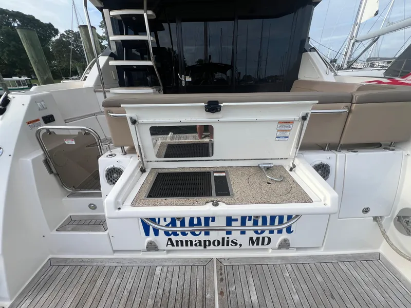 Slide: The Image of Sea Ray Fly 400 2017 - 13