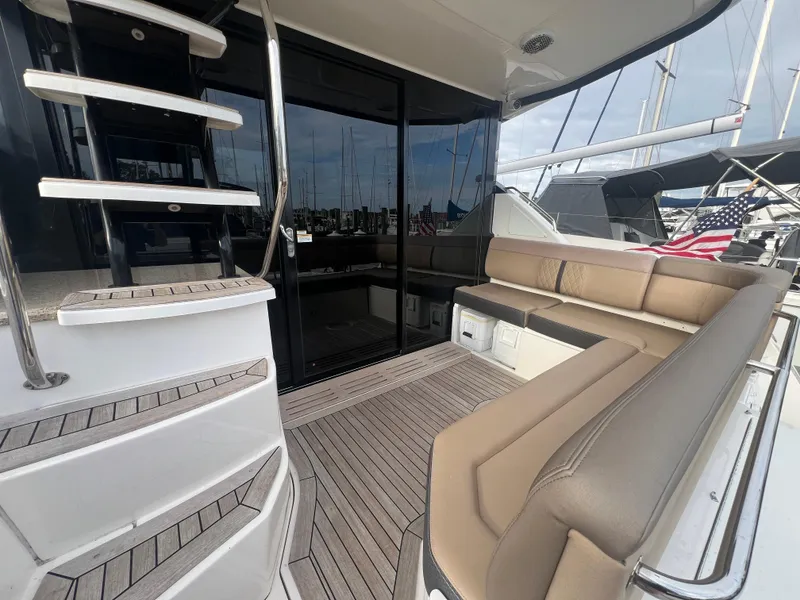 Slide: The Image of Sea Ray Fly 400 2017 - 14