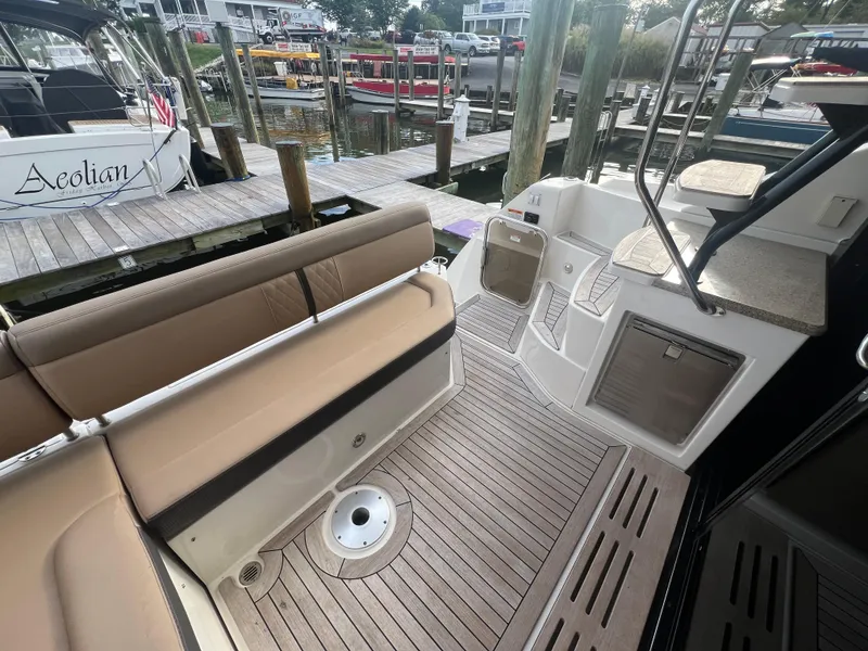 Slide: The Image of Sea Ray Fly 400 2017 - 17