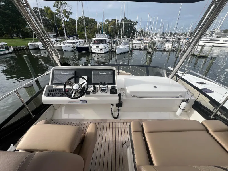 Slide: The Image of Sea Ray Fly 400 2017 - 34