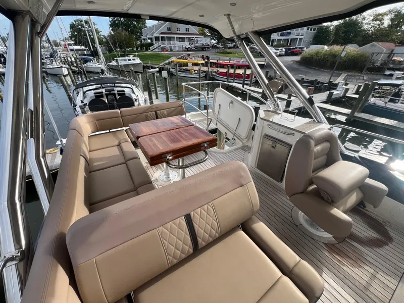 Slide: The Image of Sea Ray Fly 400 2017 - 36