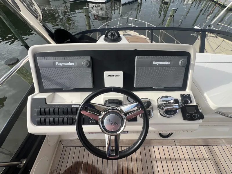 Slide: The Image of Sea Ray Fly 400 2017 - 38