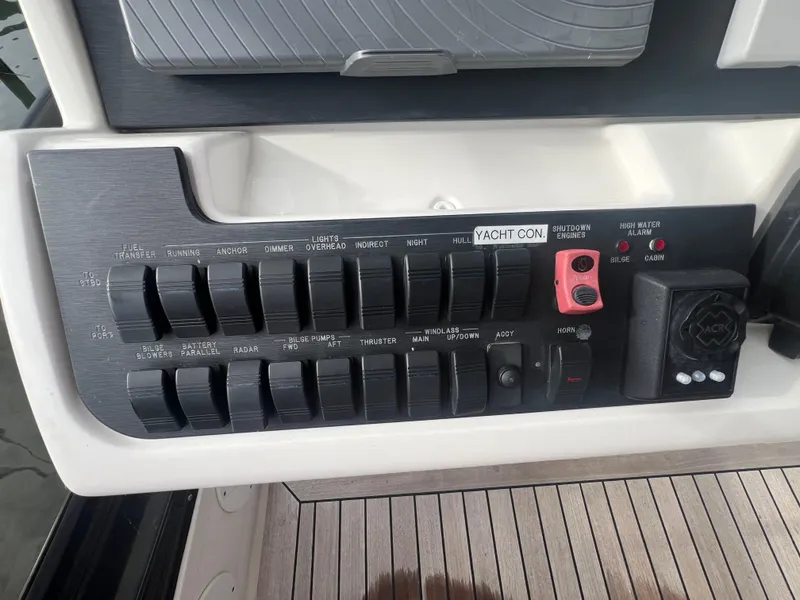 Slide: The Image of Sea Ray Fly 400 2017 - 43