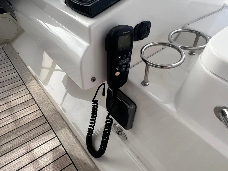 Slide: The Image of Sea Ray Fly 400 2017 - 44