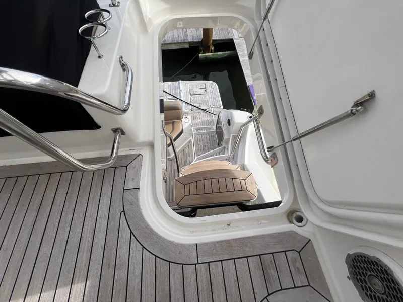 Slide: The Image of Sea Ray Fly 400 2017 - 45