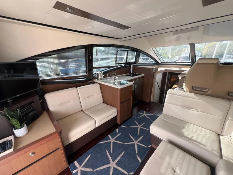 Slide: The Image of Sea Ray Fly 400 2017 - 49