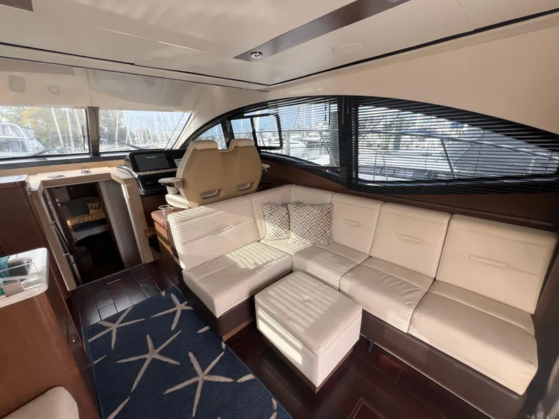 Slide: The Image of Sea Ray Fly 400 2017 - 50