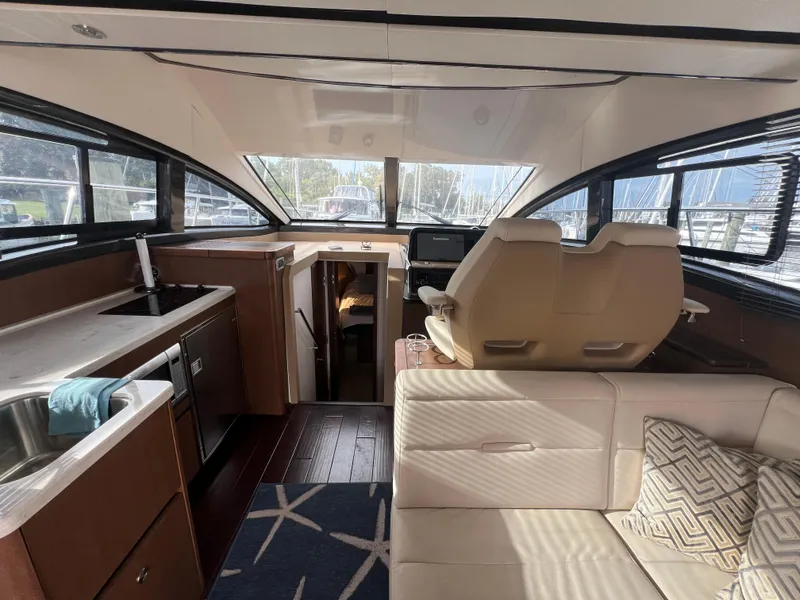 Slide: The Image of Sea Ray Fly 400 2017 - 52